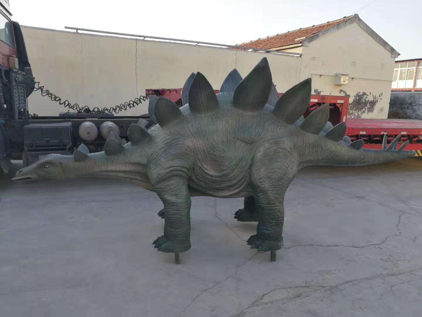 恐龍雕塑項目部分完工，出廠安裝（組圖）。
