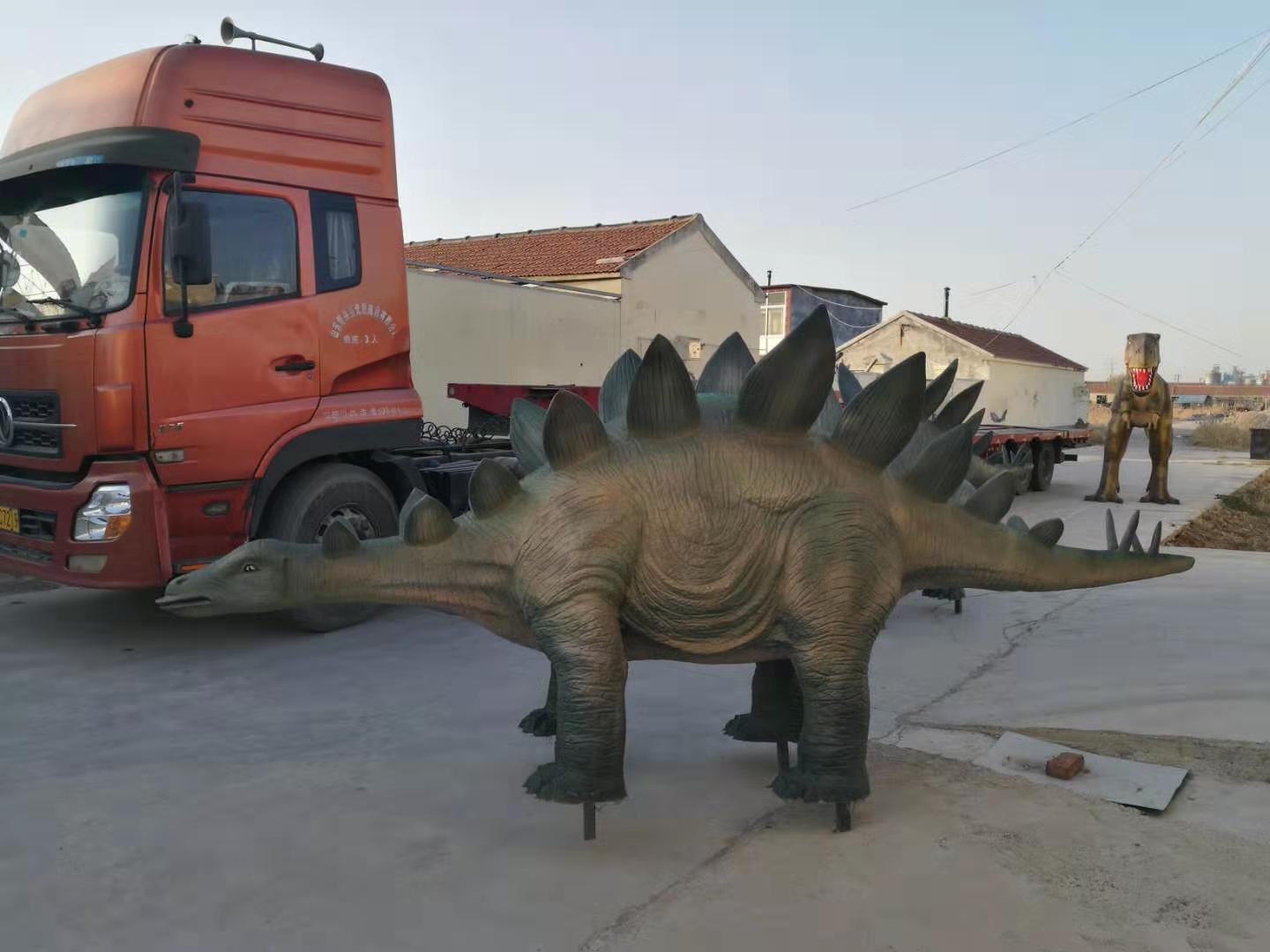 恐龍雕塑項目部分完工，出廠安裝（組圖）。